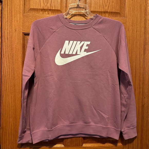 Nike Tops - Nike Sweatshirt